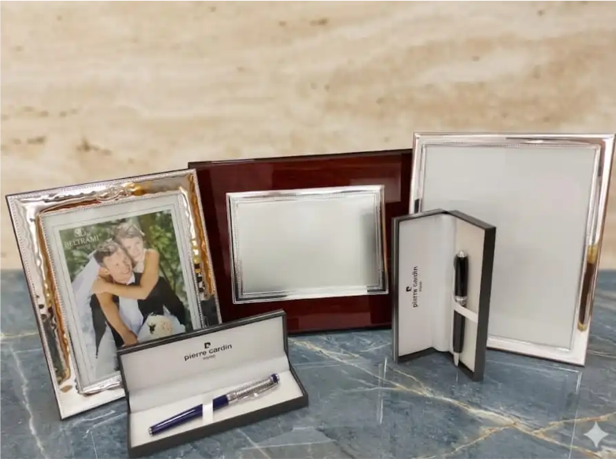 Marcos y Placas de Homenaje